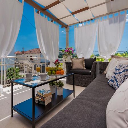Superior Stunning Apartment Gravosa With A Free Parking ดูบรอฟนิก ภายนอก รูปภาพ