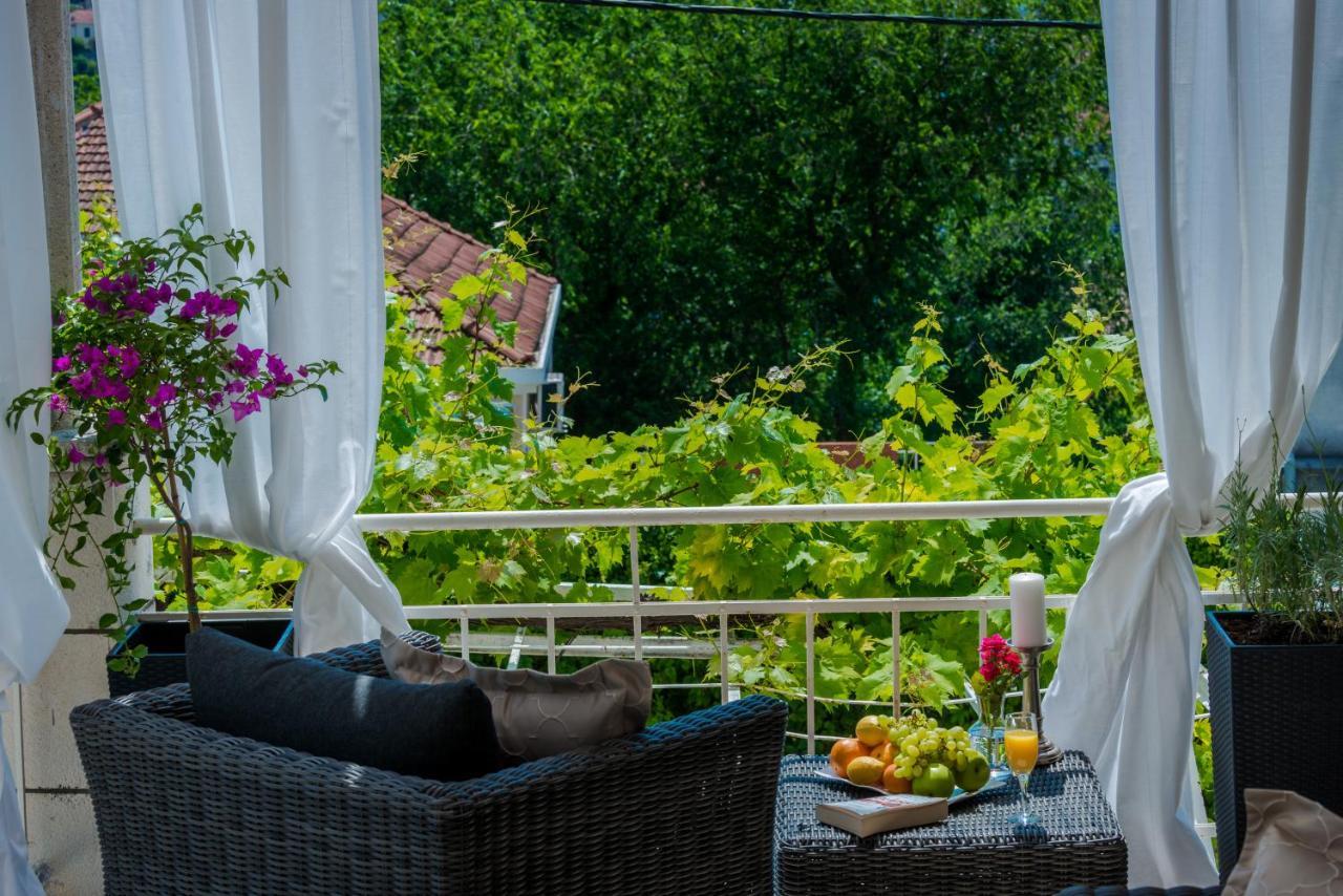 Superior Stunning Apartment Gravosa With A Free Parking ดูบรอฟนิก ภายนอก รูปภาพ