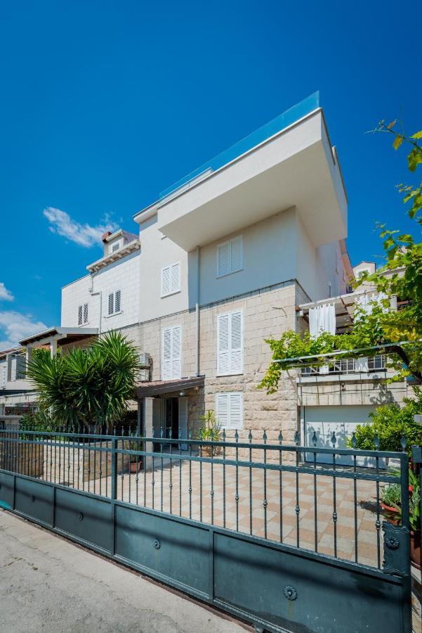 Superior Stunning Apartment Gravosa With A Free Parking ดูบรอฟนิก ภายนอก รูปภาพ
