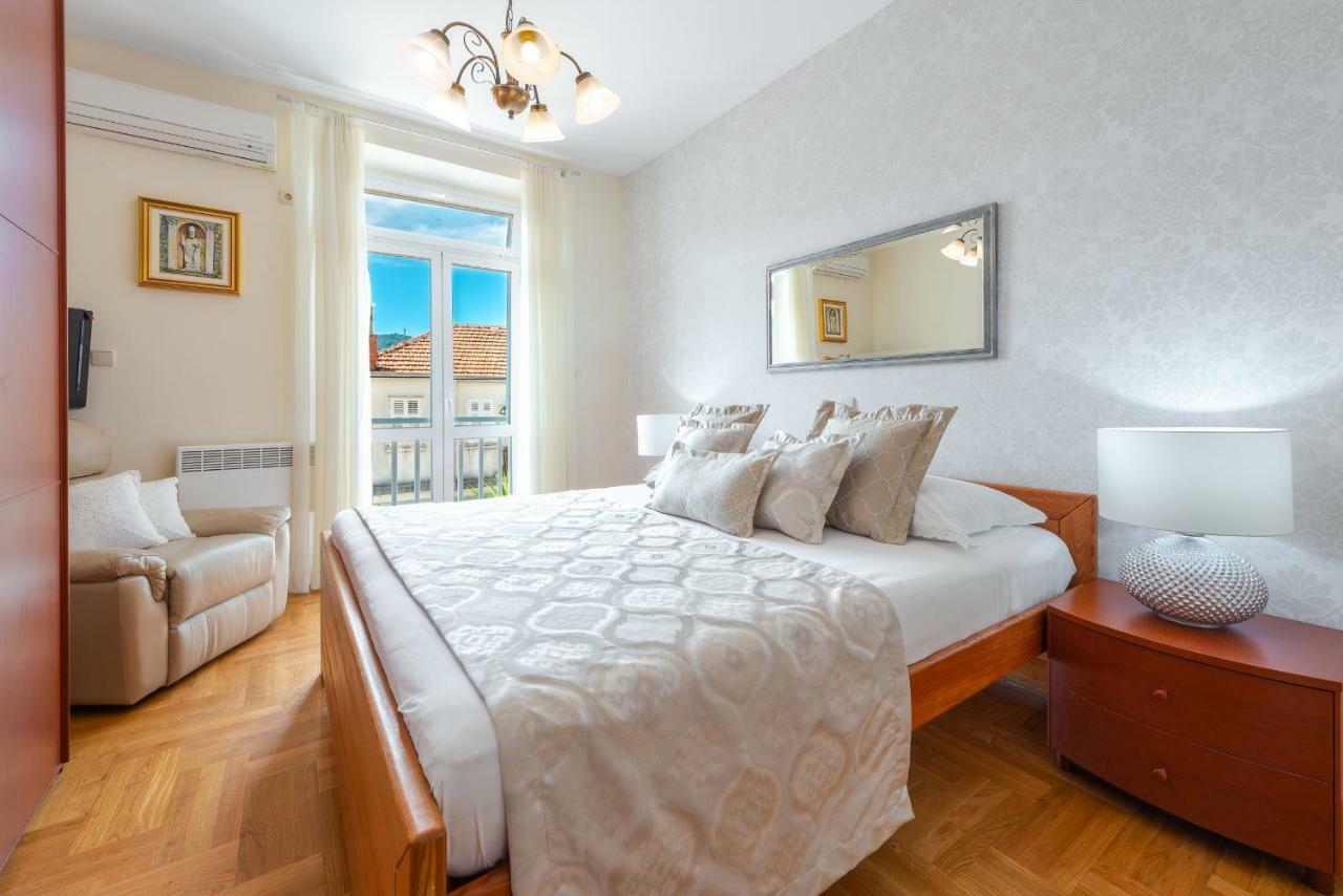 Superior Stunning Apartment Gravosa With A Free Parking ดูบรอฟนิก ภายนอก รูปภาพ